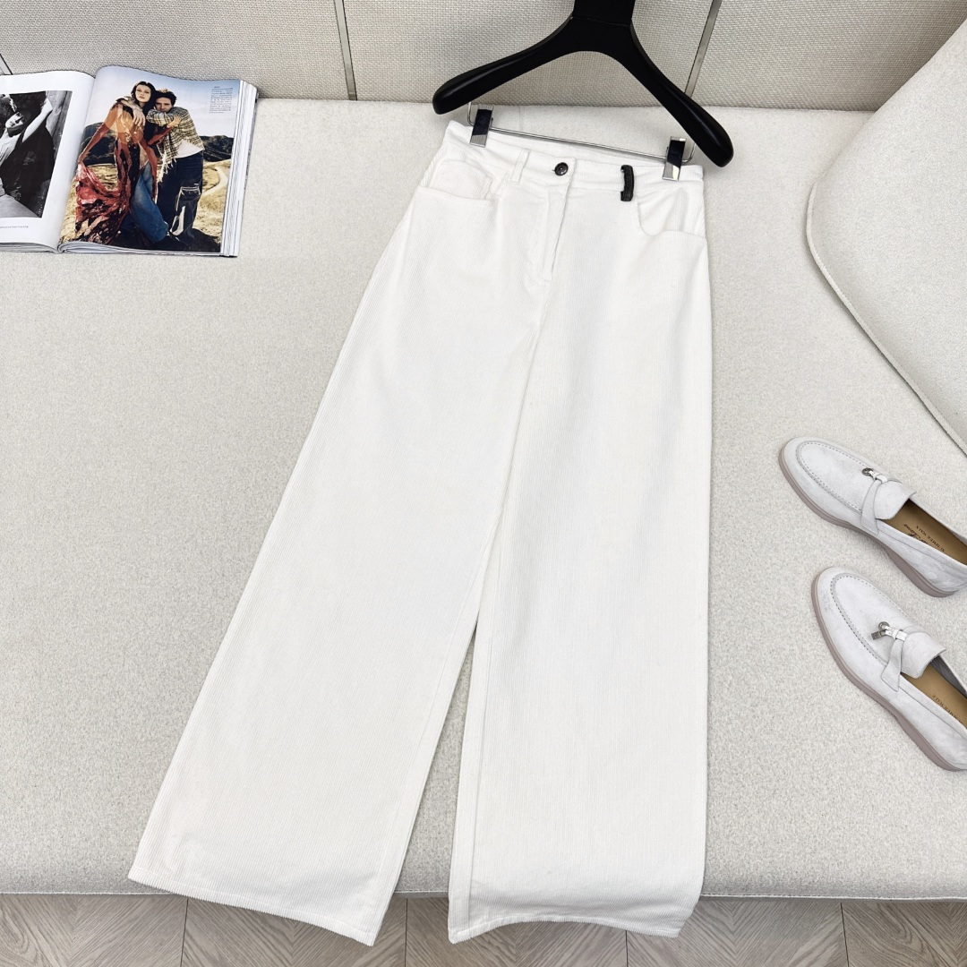 冬季王牌搭配 Bc 25Ss————秋冬最新款高奢极简风灯芯绒直筒裤🤎 温暖复古的灯芯绒裤当然要入 冬季