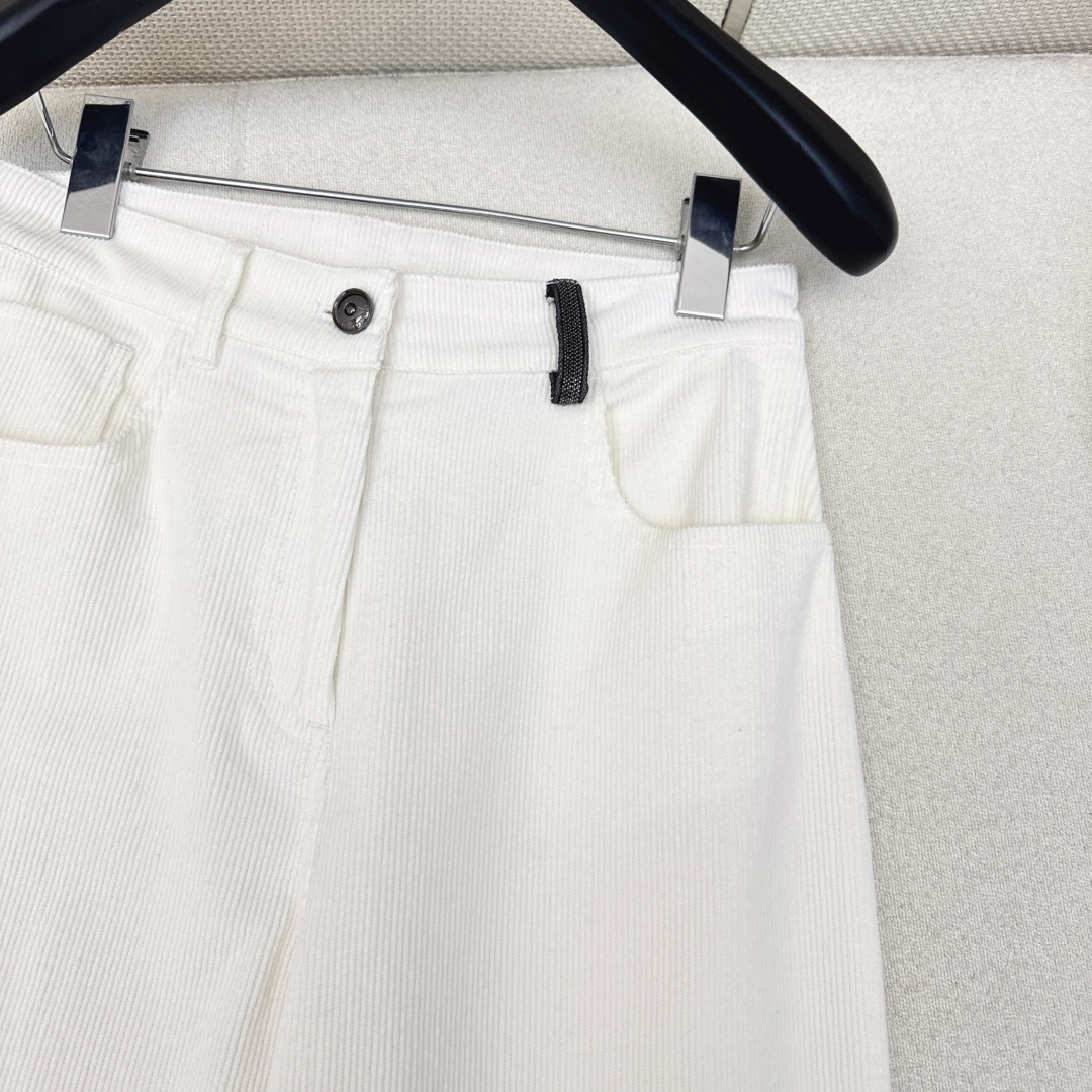 冬季王牌搭配 Bc 25Ss————秋冬最新款高奢极简风灯芯绒直筒裤🤎 温暖复古的灯芯绒裤当然要入 冬季