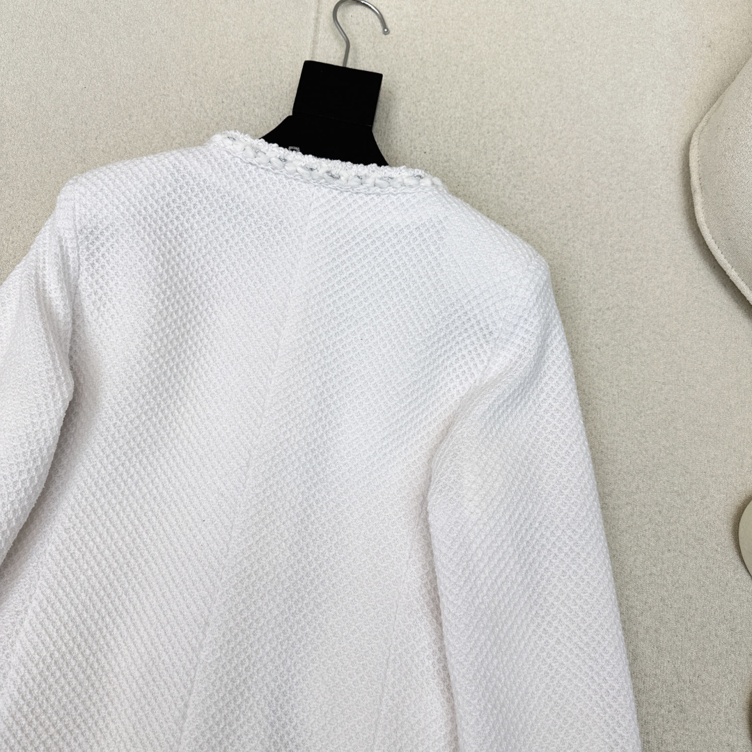 C家 26Ss————早春最新款高级手工坊系列滚边两口袋单排扣粗花呢外套🖤标志性的粗花呢面料打造 肌理感