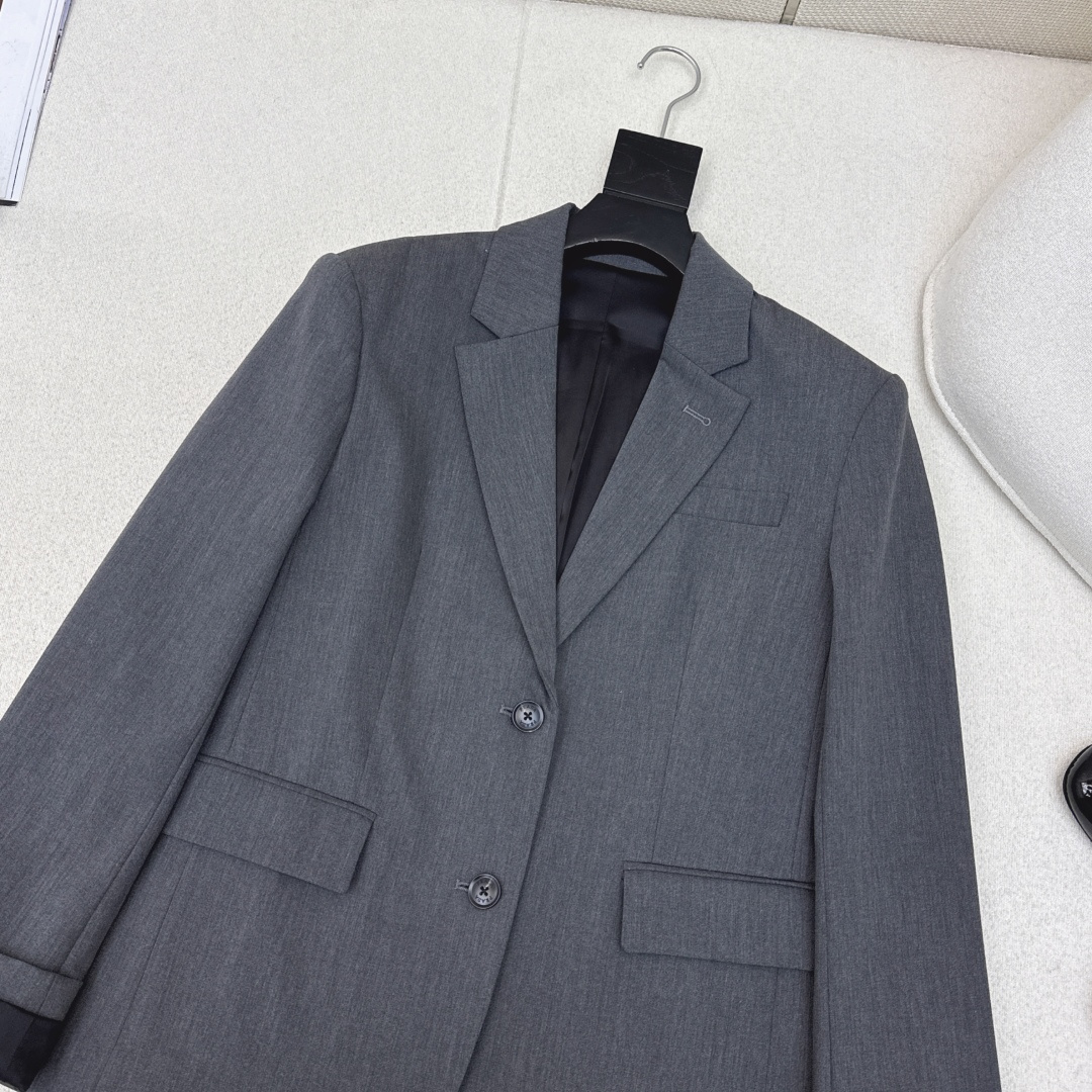 爆单系列款推荐 PD 26Ss———早春最新款高人气帅气宽松廓型西装外套🩶宽松廓形的版型剪裁 甜酷风简直