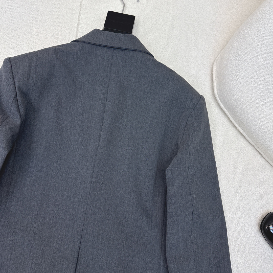 爆单系列款推荐 PD 26Ss———早春最新款高人气帅气宽松廓型西装外套🩶宽松廓形的版型剪裁 甜酷风简直