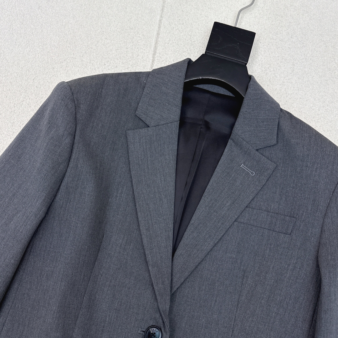 爆单系列款推荐 PD 26Ss———早春最新款高人气帅气宽松廓型西装外套🩶宽松廓形的版型剪裁 甜酷风简直