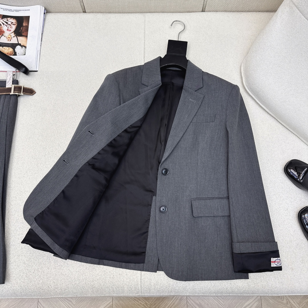 爆单系列款推荐 PD 26Ss———早春最新款高人气帅气宽松廓型西装外套🩶宽松廓形的版型剪裁 甜酷风简直