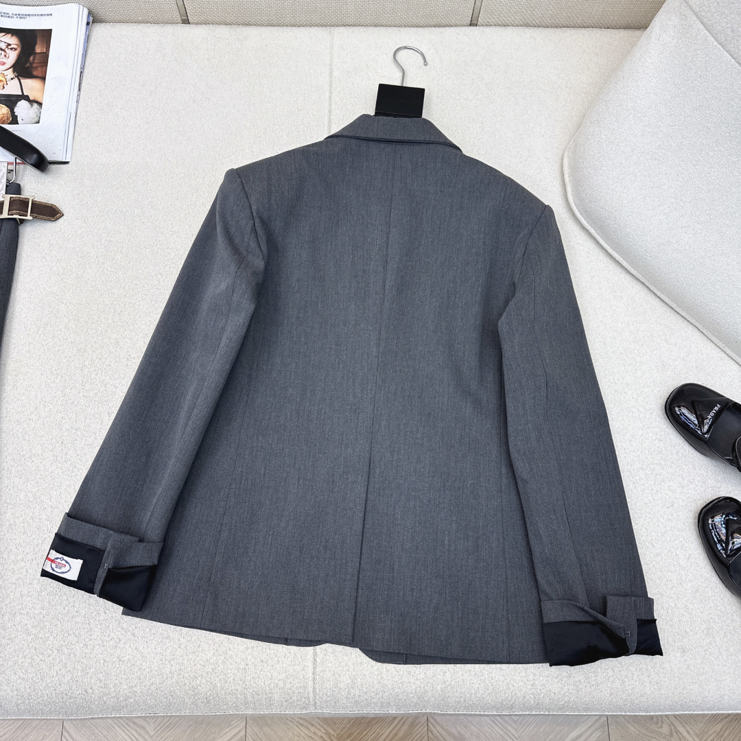 爆单系列款推荐 PD 26Ss———早春最新款高人气帅气宽松廓型西装外套🩶宽松廓形的版型剪裁 甜酷风简直