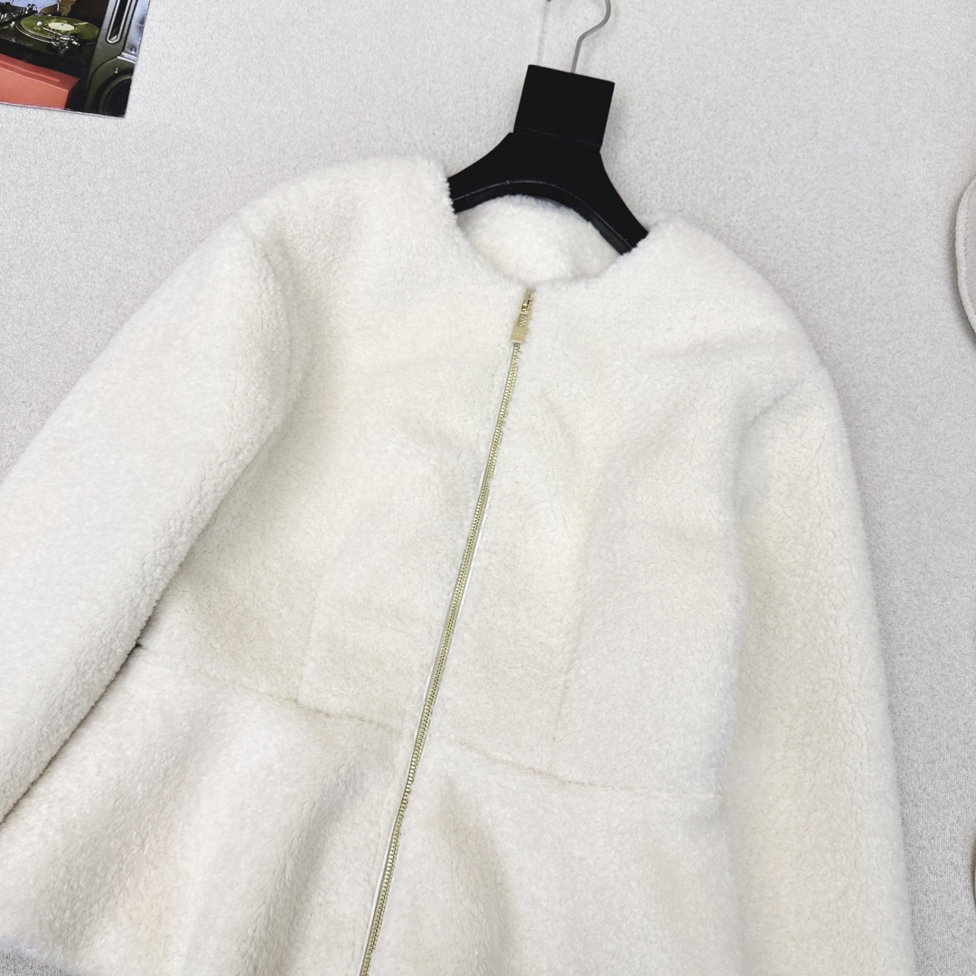 Ala 26Ss———早春最新款泰迪收腰毛绒外套 🤍秋冬必备款 时髦还要保暖就是这一件了 收腰鱼尾摆拉链