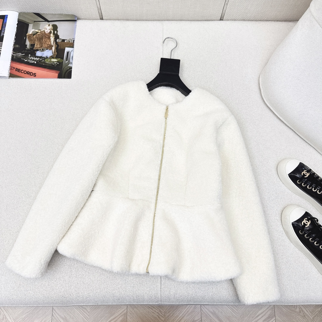 Ala 26Ss———早春最新款泰迪收腰毛绒外套 🤍秋冬必备款 时髦还要保暖就是这一件了 收腰鱼尾摆拉链