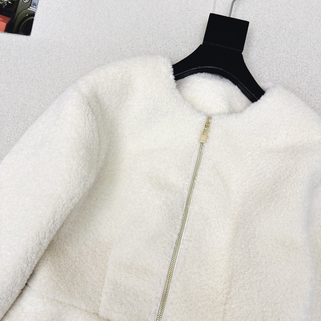 Ala 26Ss———早春最新款泰迪收腰毛绒外套 🤍秋冬必备款 时髦还要保暖就是这一件了 收腰鱼尾摆拉链