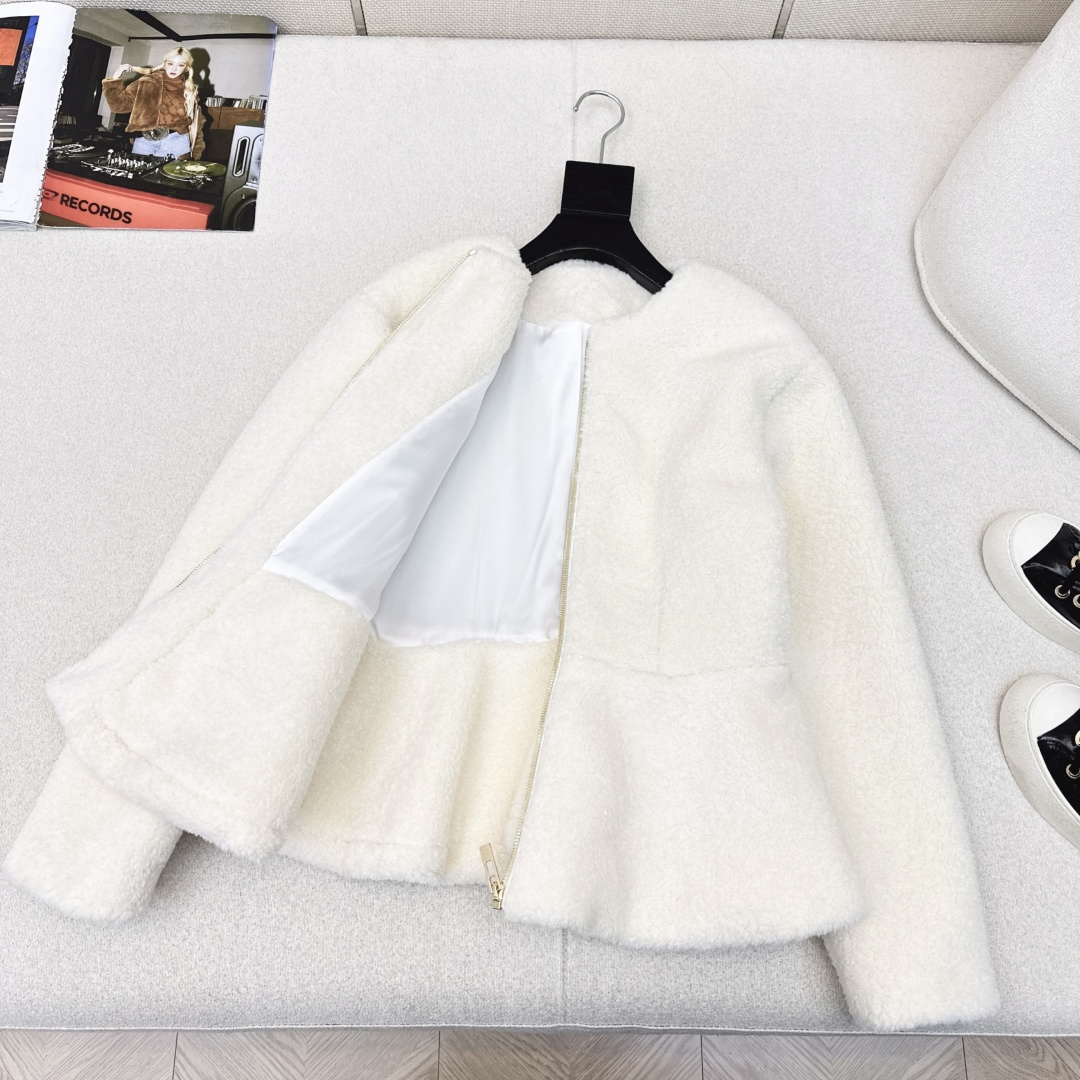 Ala 26Ss———早春最新款泰迪收腰毛绒外套 🤍秋冬必备款 时髦还要保暖就是这一件了 收腰鱼尾摆拉链