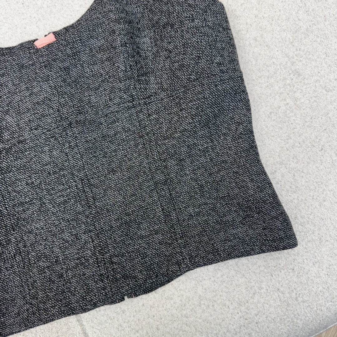 很绝的三件套 Gu 26Ss———早春最新款高级灰色系三件套🩶小短款翻领外套+修身背心+卷边长裤 每个单