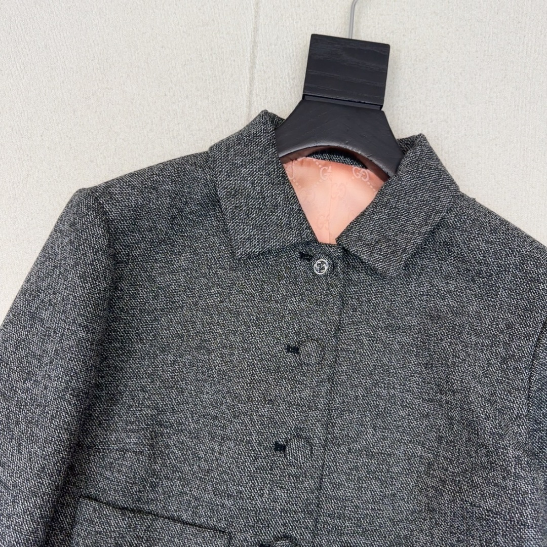 很绝的三件套 Gu 26Ss———早春最新款高级灰色系三件套🩶小短款翻领外套+修身背心+卷边长裤 每个单