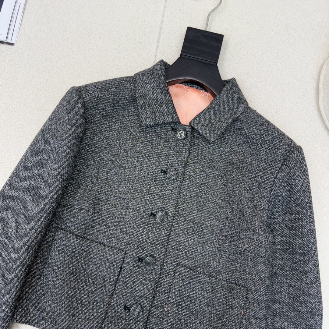 很绝的三件套 Gu 26Ss———早春最新款高级灰色系三件套🩶小短款翻领外套+修身背心+卷边长裤 每个单