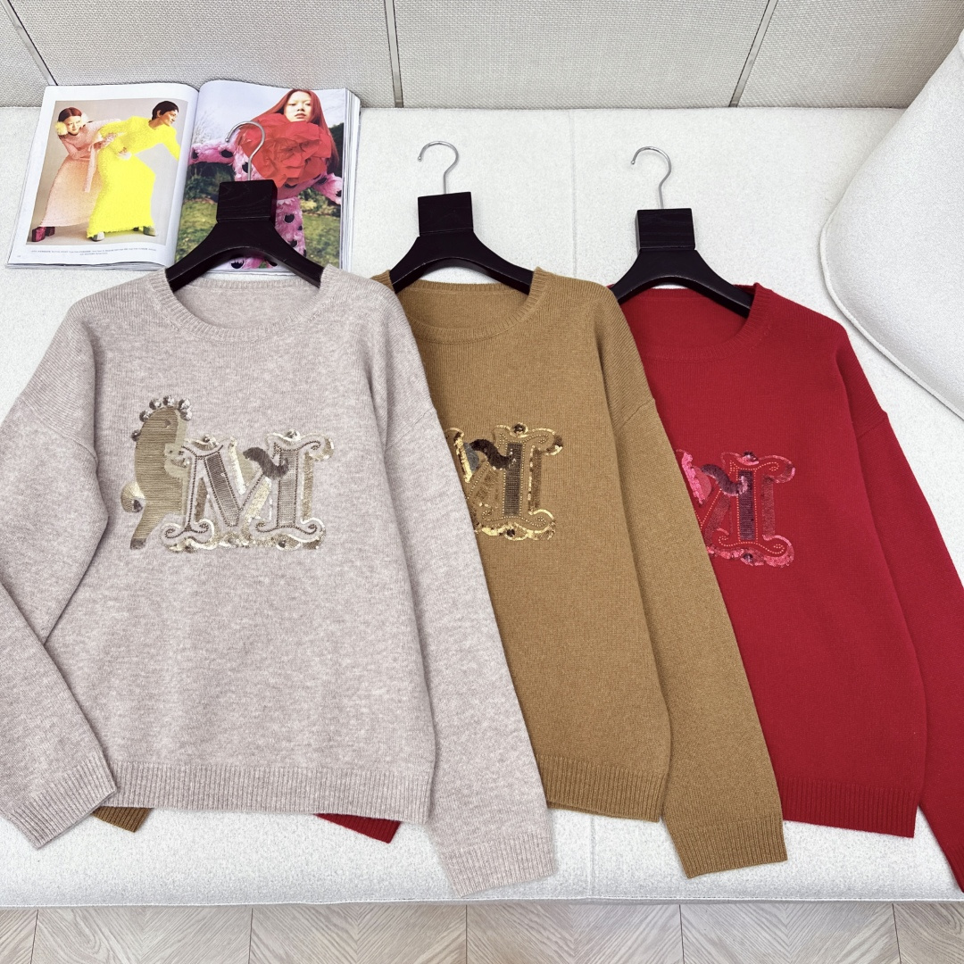 NO:702344,Long-termism and high-intellectual wear Max 26Ss————The latest round-neck pullover sweater from the limited series of the Year of the Horse in early spring will be available soon. Bead embroidery and hot-drilling technology are recommended. Look for our quality. The imported wool and cashmere yarn is soft and delicate to the touch. I love the gentle and elegant color system. The classic version is lazy and casual. It is versatile and not picky. A must-have fashionable high-end item for white and rich beauty.  Three colors ready for sale sml (S size off-shoulder bust 115, length 59, manual measurement error exists), Maxmara-clothing, sweaters,19860909长期主义高智感穿搭 Max 26Ss————早春最新款马年限定系列圆领套头毛衣马上有钱珠片刺绣烫钻工艺 认准我家品质 进口羊毛羊绒纱线软糯细腻的手感超赞 大爱温柔优雅的色系 经典版型慵懒风随性大气 百搭不挑人 白富美必备时髦高级单品 三色现货发售sml（s码落肩胸围115衣长59手工测量存在误差）,麦丝玛拉-服装,sweaters,,Women's clothing