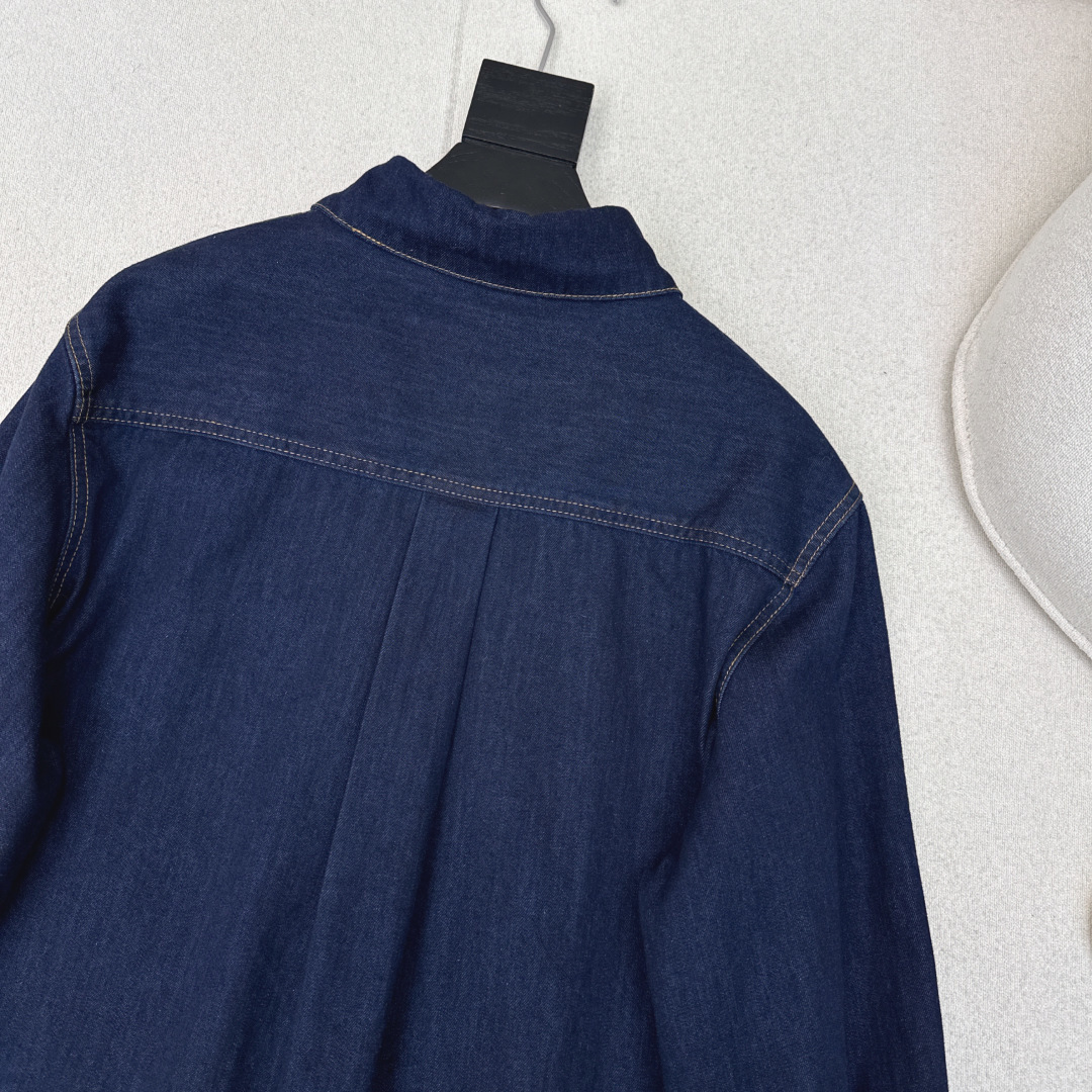 爆单推荐CE 26ss————早春新款 V系时髦精穿搭 复古洗水蓝丹宁牛仔衬衫💙工装口袋金属扣装饰高级感