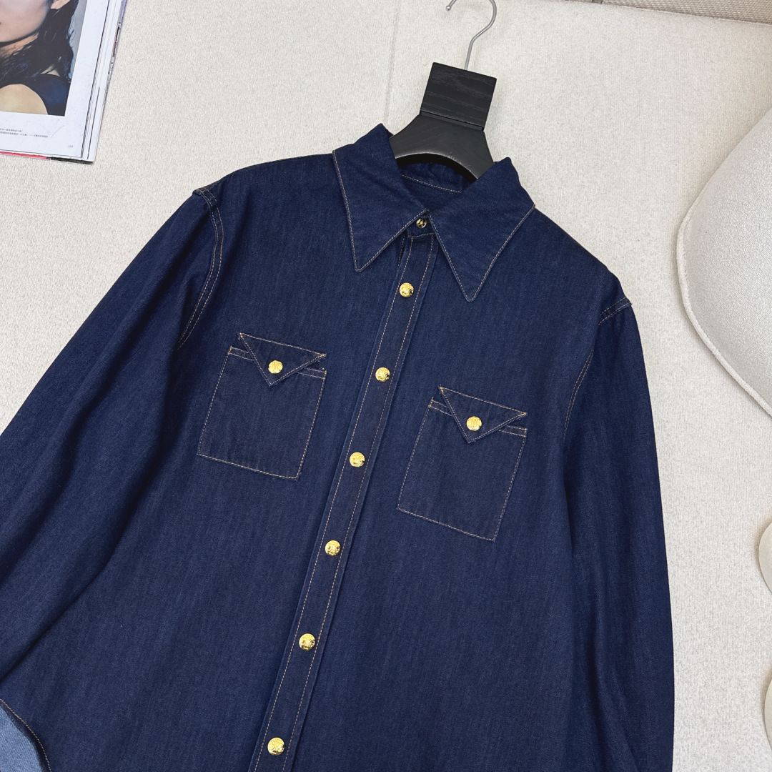 爆单推荐CE 26ss————早春新款 V系时髦精穿搭 复古洗水蓝丹宁牛仔衬衫💙工装口袋金属扣装饰高级感