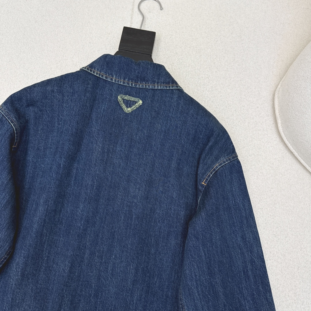 PD 26Ss————早春最新款娃娃翻领宽松廓形牛仔外套🩵时髦个性 百搭不挑人又有亮点 H版型廓形剪裁 