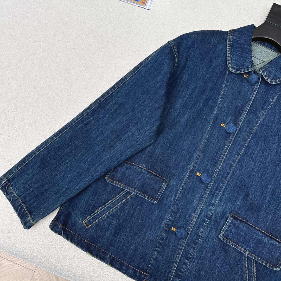 PD 26Ss————早春最新款娃娃翻领宽松廓形牛仔外套🩵时髦个性 百搭不挑人又有亮点 H版型廓形剪裁 