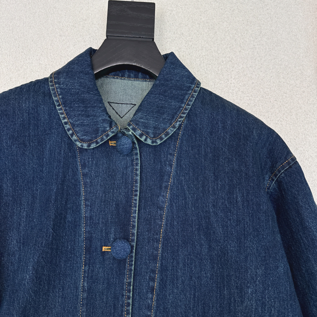 PD 26Ss————早春最新款娃娃翻领宽松廓形牛仔外套🩵时髦个性 百搭不挑人又有亮点 H版型廓形剪裁 