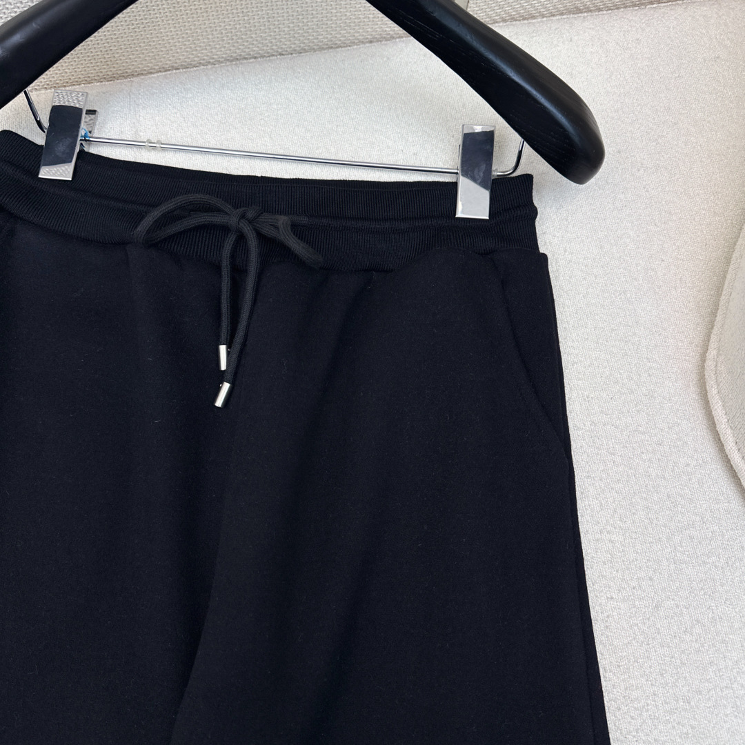 超好看的单品 lp🆕 26Ss———早春最新款高奢极简风松紧腰休闲裤🤍腿一伸进去就有温暖感 百搭首选 是