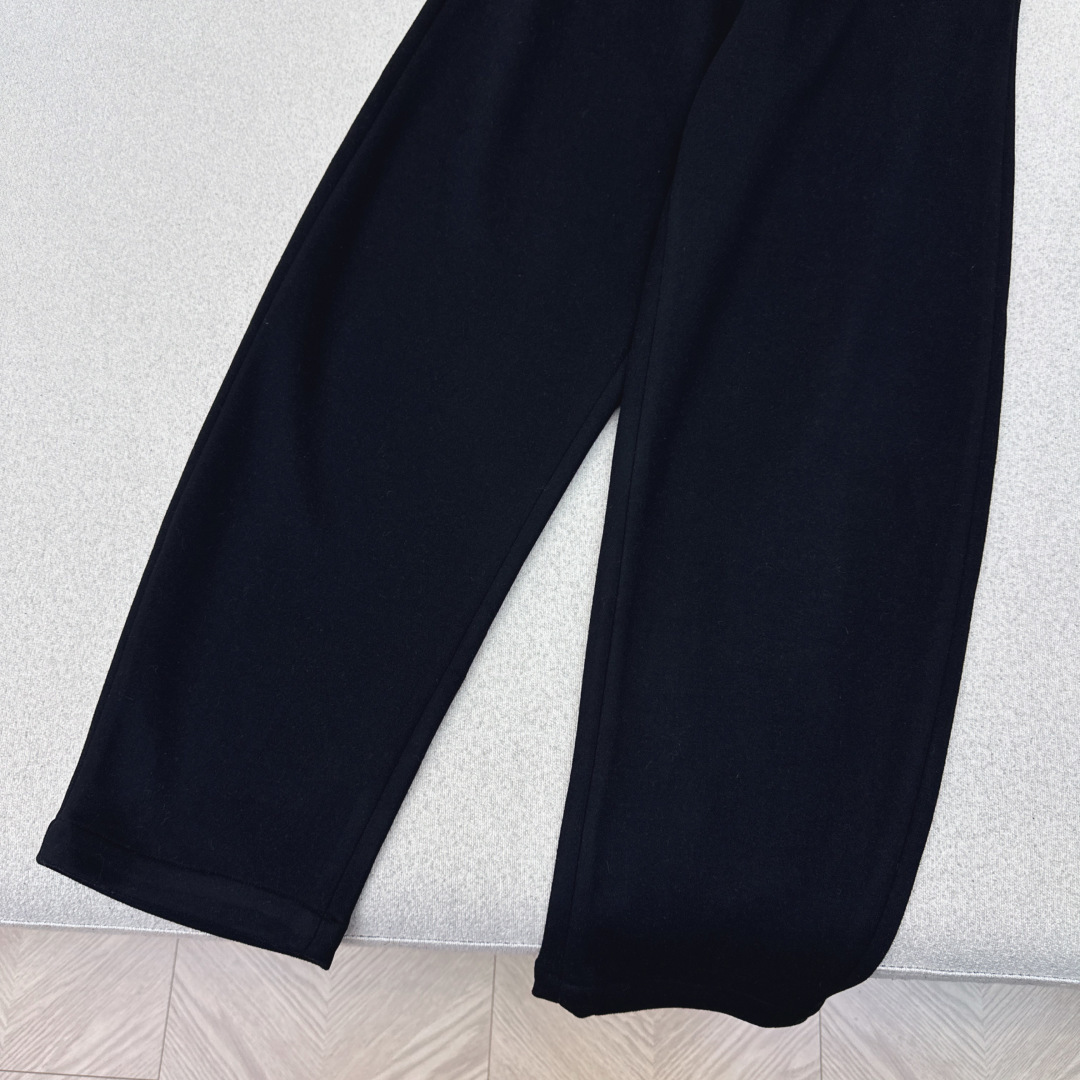 超好看的单品 lp🆕 26Ss———早春最新款高奢极简风松紧腰休闲裤🤍腿一伸进去就有温暖感 百搭首选 是