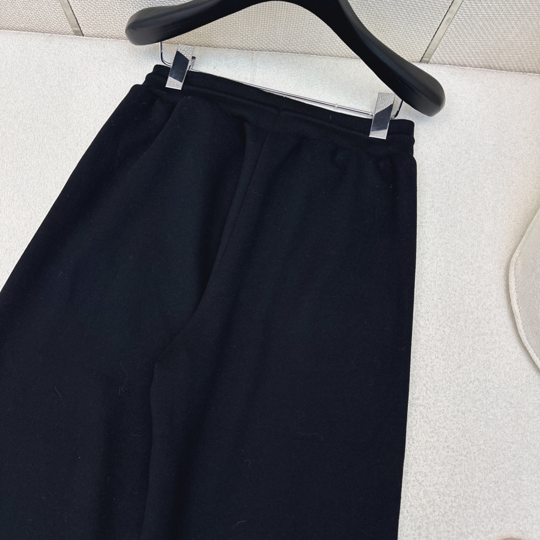 超好看的单品 lp🆕 26Ss———早春最新款高奢极简风松紧腰休闲裤🤍腿一伸进去就有温暖感 百搭首选 是