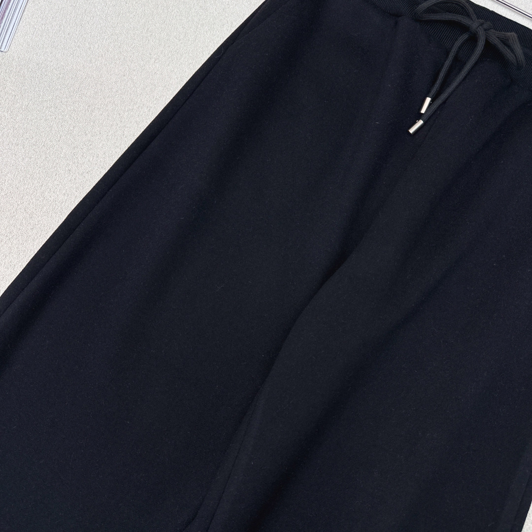 超好看的单品 lp🆕 26Ss———早春最新款高奢极简风松紧腰休闲裤🤍腿一伸进去就有温暖感 百搭首选 是