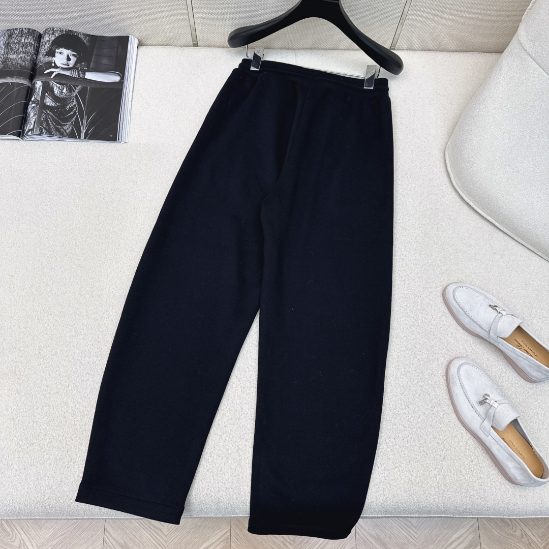 超好看的单品 lp🆕 26Ss———早春最新款高奢极简风松紧腰休闲裤🤍腿一伸进去就有温暖感 百搭首选 是