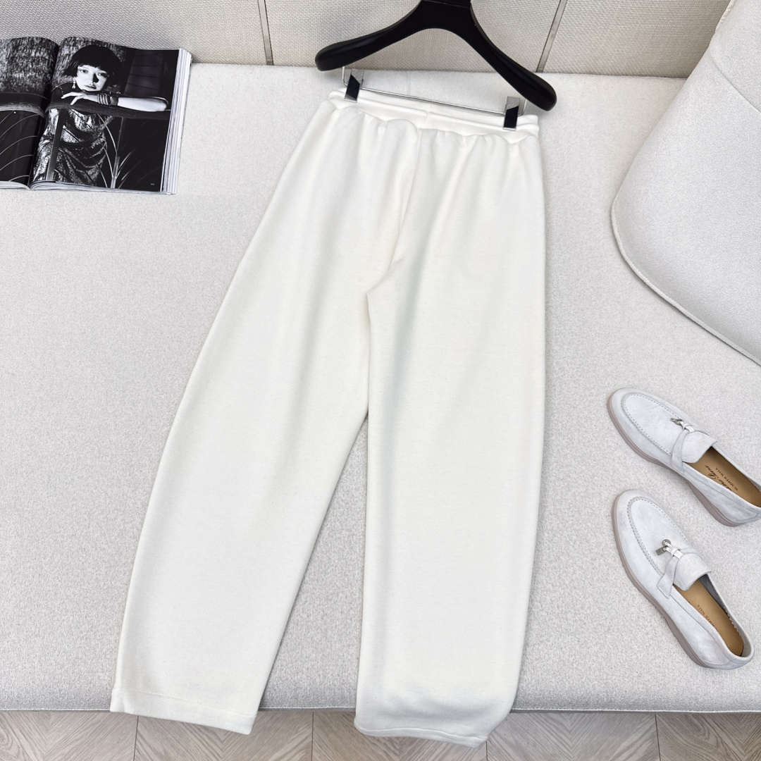 超好看的单品 lp🆕 26Ss———早春最新款高奢极简风松紧腰休闲裤🤍腿一伸进去就有温暖感 百搭首选 是