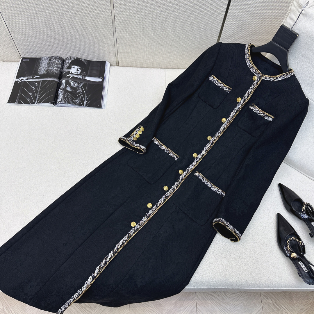 C家 26Ss————早春最新款圆领四口袋蕾丝长款大衣外套 🖤时髦千金的氛围感穿搭 复古的法式优雅 一整