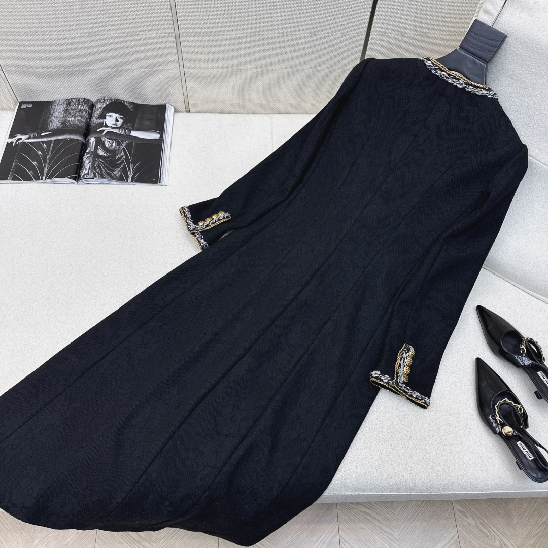 C家 26Ss————早春最新款圆领四口袋蕾丝长款大衣外套 🖤时髦千金的氛围感穿搭 复古的法式优雅 一整