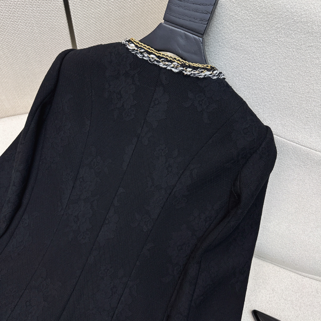 C家 26Ss————早春最新款圆领四口袋蕾丝长款大衣外套 🖤时髦千金的氛围感穿搭 复古的法式优雅 一整