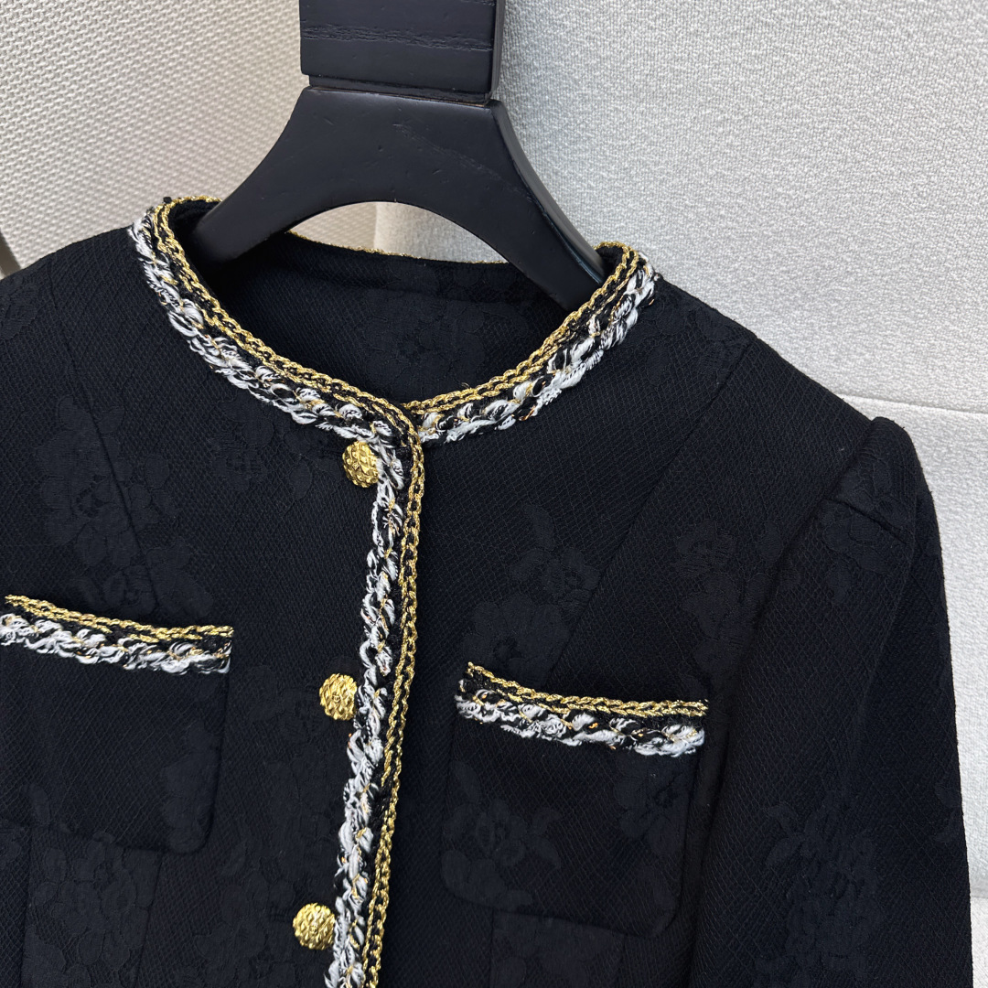 C家 26Ss————早春最新款圆领四口袋蕾丝长款大衣外套 🖤时髦千金的氛围感穿搭 复古的法式优雅 一整