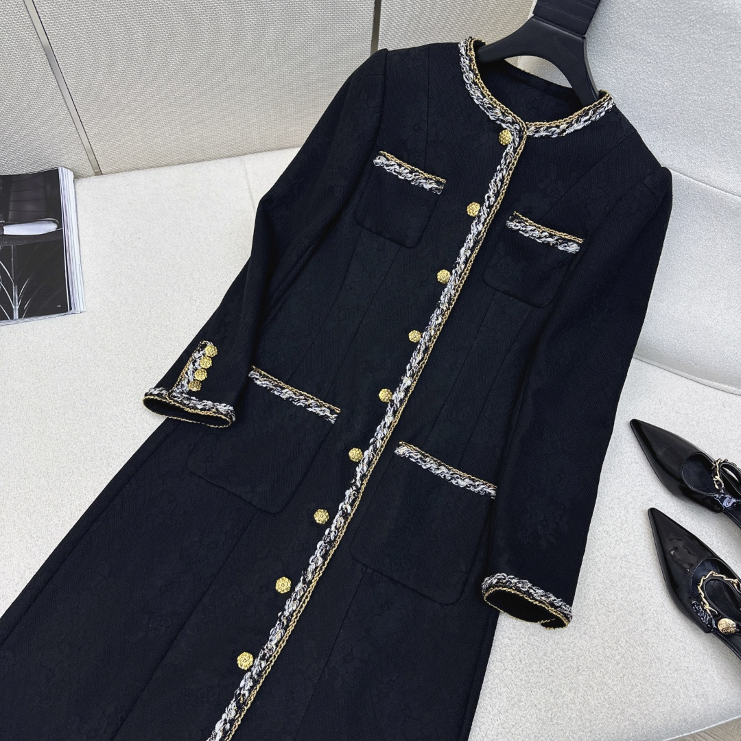 C家 26Ss————早春最新款圆领四口袋蕾丝长款大衣外套 🖤时髦千金的氛围感穿搭 复古的法式优雅 一整