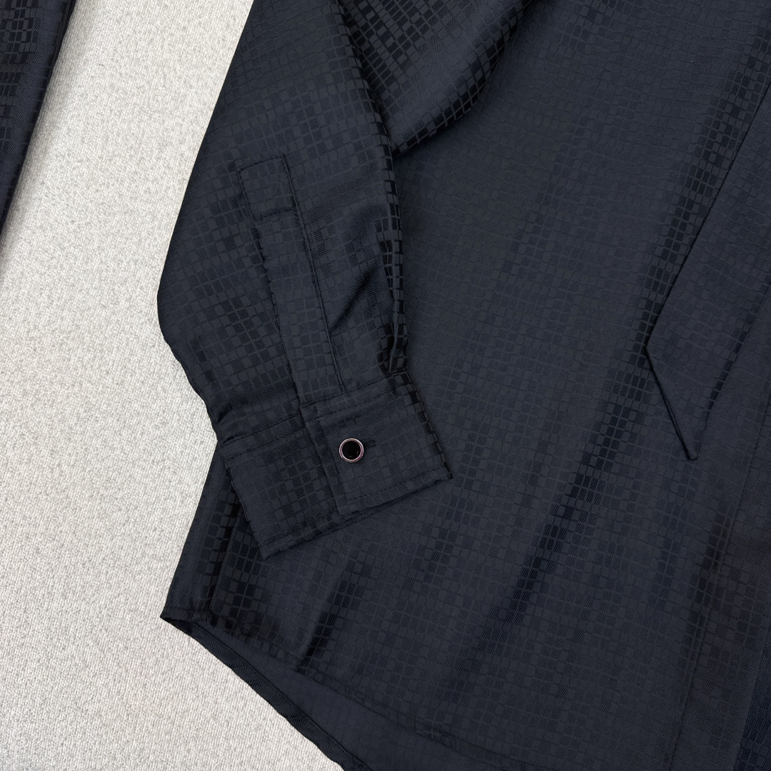 Her 26Ss———春夏最新款官网同步H暗纹提花飘带衬衫🤍提花工艺简约大气不失精致感 随性宽松版型上身