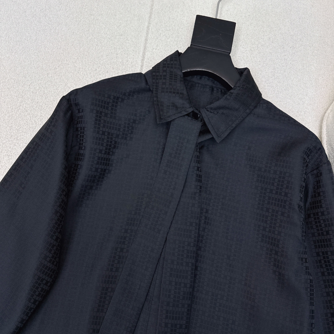 Her 26Ss———春夏最新款官网同步H暗纹提花飘带衬衫🤍提花工艺简约大气不失精致感 随性宽松版型上身