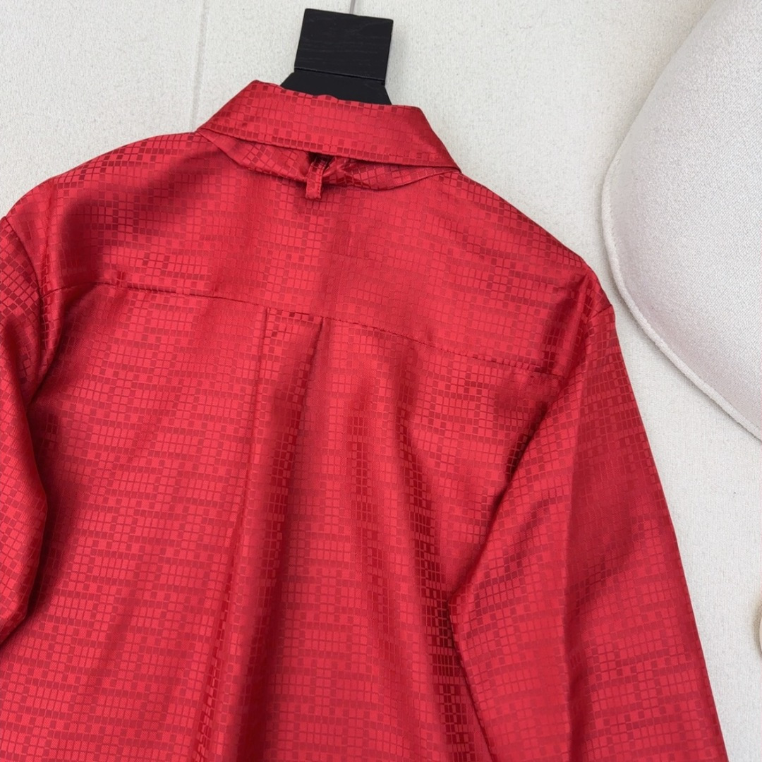 Her 26Ss———春夏最新款官网同步H暗纹提花飘带衬衫🤍提花工艺简约大气不失精致感 随性宽松版型上身