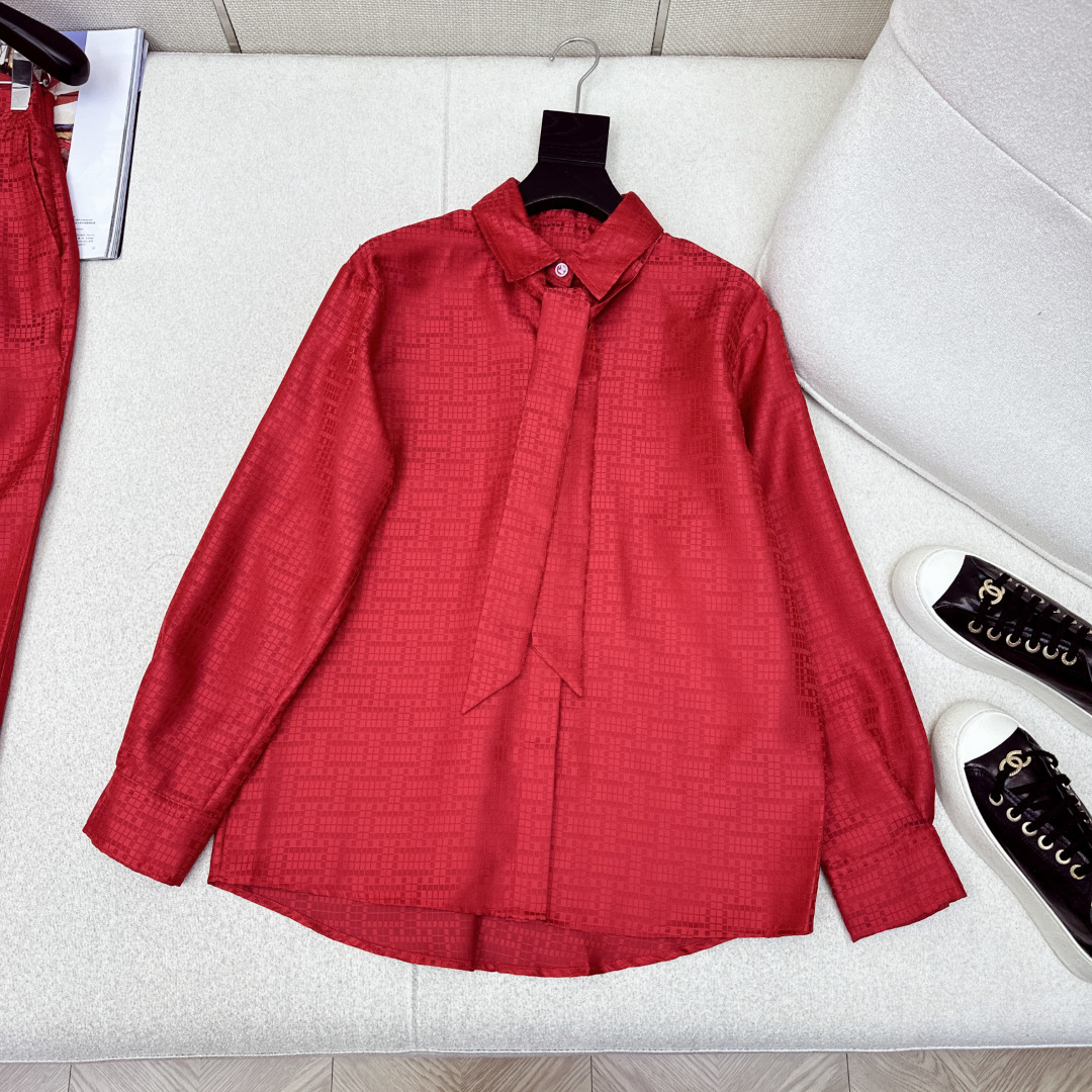 Her 26Ss———春夏最新款官网同步H暗纹提花飘带衬衫🤍提花工艺简约大气不失精致感 随性宽松版型上身