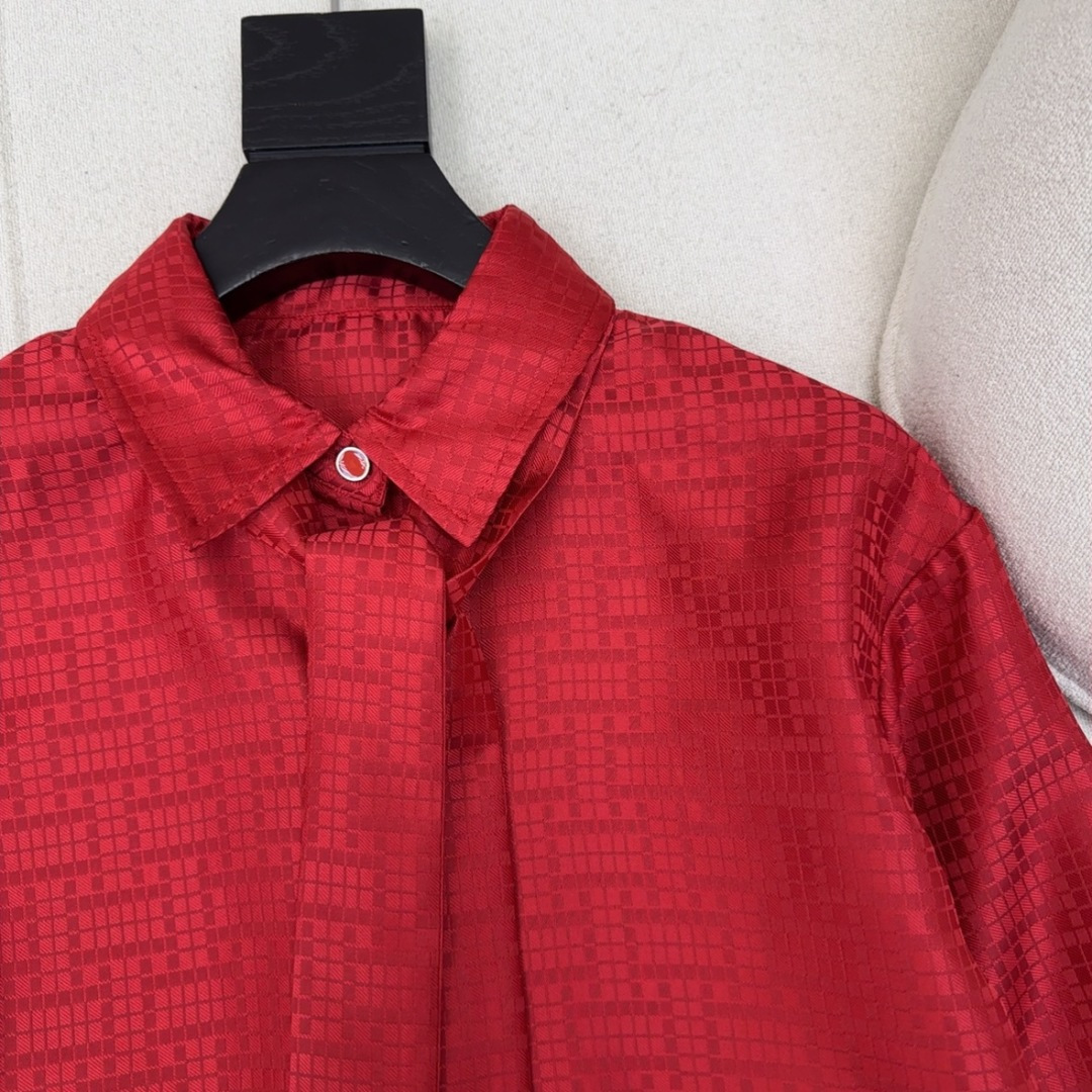 Her 26Ss———春夏最新款官网同步H暗纹提花飘带衬衫🤍提花工艺简约大气不失精致感 随性宽松版型上身