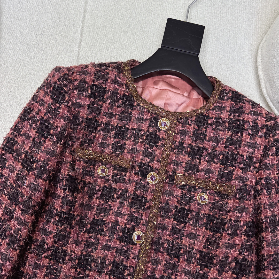 独家款～ C家 26Ss————早春最新款名媛风气质粗呢套装 💗敲有气场的一套 圆领粗呢编织外套+ 编织