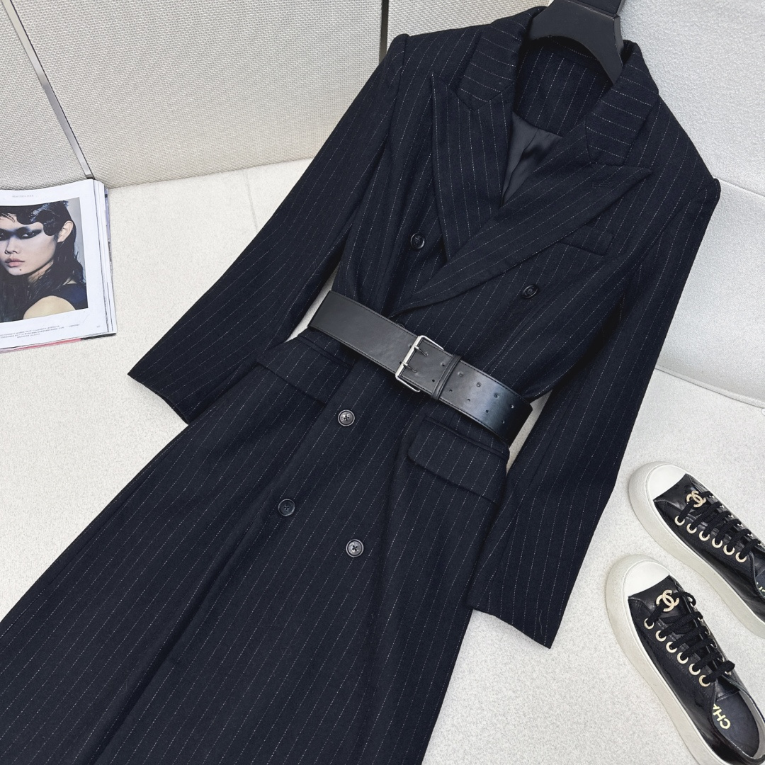 高阶时髦气质 RL 26Ss————秋冬最新款高级黑色条纹长款西装大衣 🩶定制的羊毛混纺面料 英伦风复古