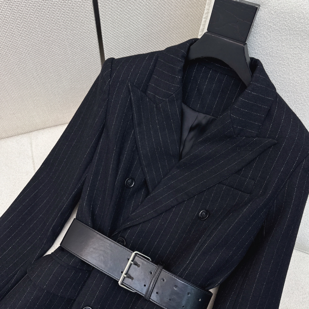 高阶时髦气质 RL 26Ss————秋冬最新款高级黑色条纹长款西装大衣 🩶定制的羊毛混纺面料 英伦风复古