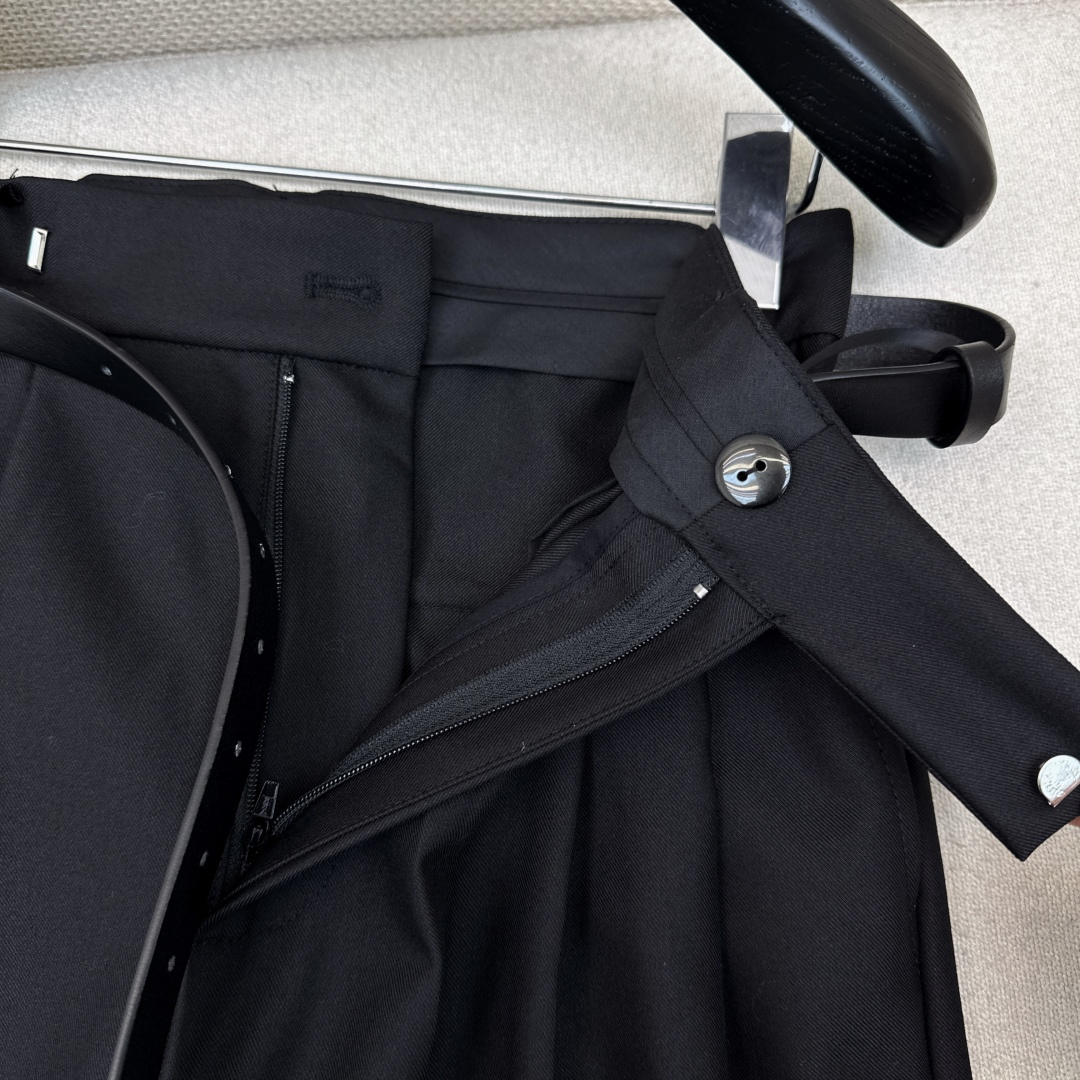 百搭单品 RL 26Ss————早春最新款新品马术风束脚休闲西裤🖤定制收褶束口裤随性潇洒 强烈推荐自留款