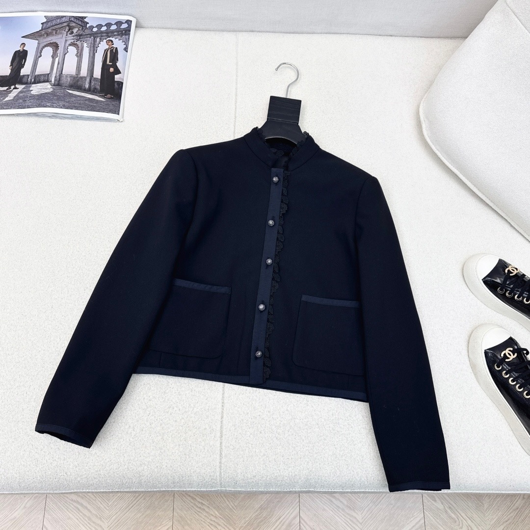 特价🉐️ ❗️现货齐码❗️不退不换❗️CD 25Ss———早秋新款水溶花蕾丝拼接小立领外套 🖤立体剪裁 