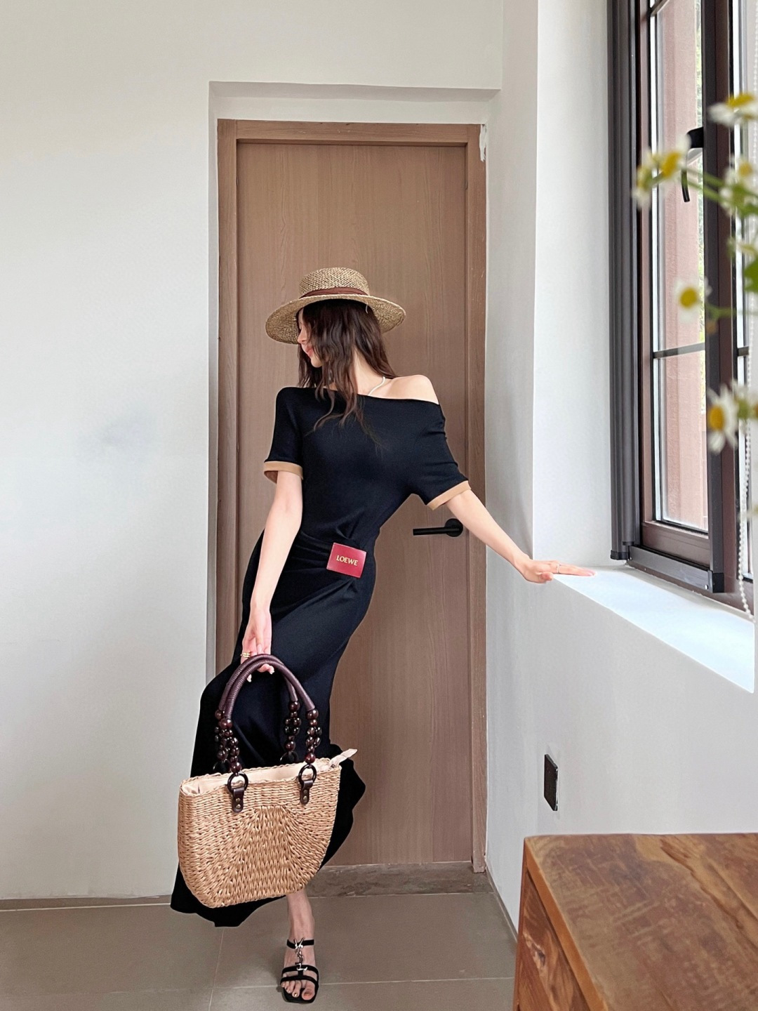 特价🉐️ ❗️现货齐码❗️不退不换❗️Loe 25Ss————春夏最新款logo皮牌皱褶短袖连衣裙 🖤腰