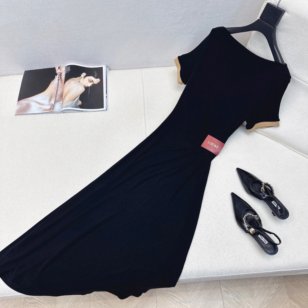 特价🉐️ ❗️现货齐码❗️不退不换❗️Loe 25Ss————春夏最新款logo皮牌皱褶短袖连衣裙 🖤腰