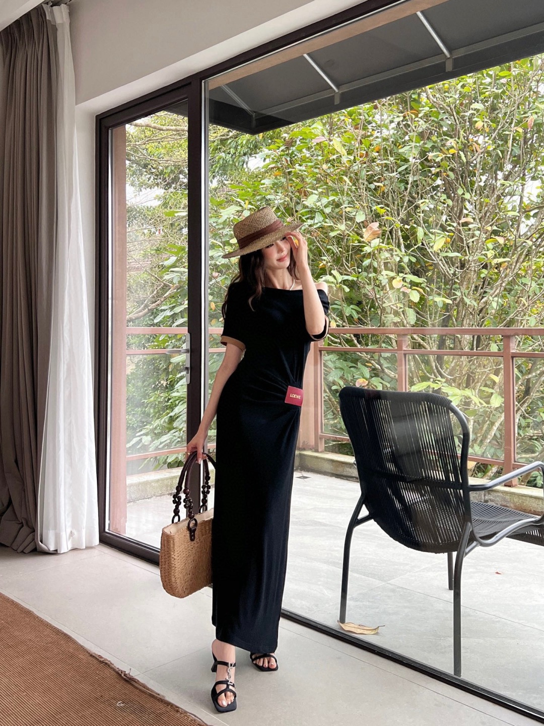 特价🉐️ ❗️现货齐码❗️不退不换❗️Loe 25Ss————春夏最新款logo皮牌皱褶短袖连衣裙 🖤腰