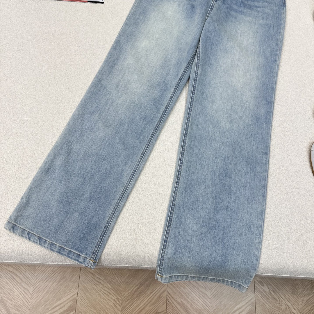 特价🉐️ ❗️现货齐码❗️不退不换❗️搭配刚需 CE 25Ss————春夏最新款撞色口袋装饰直筒牛仔裤 