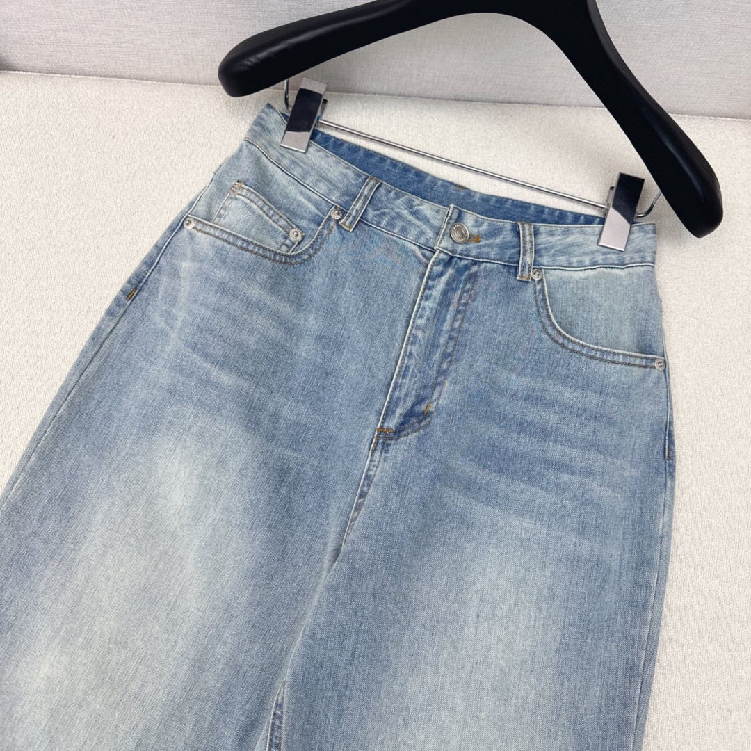 特价🉐️ ❗️现货齐码❗️不退不换❗️搭配刚需 CE 25Ss————春夏最新款撞色口袋装饰直筒牛仔裤 