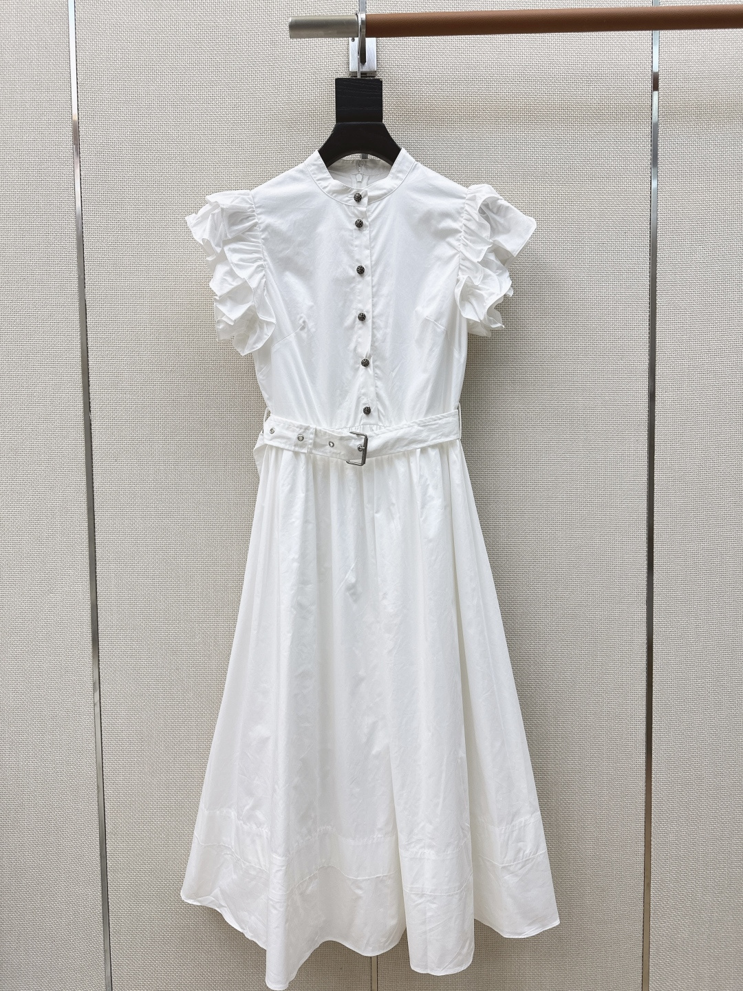 NO:744126,CD 26Ss——Early spring’s latest long dress with ruffled stand-up collar and pleated lace flying sleeves. The retro palace style can be sweet or salty. The upper body is super beautiful~~ The waist-cinching large skirt has a sense of elegance and gorgeousness. Two colors are available for sale sml (S size bust 88, length 114, manual measurement error), Dior-clothing, dior, skirts,19860909CD 26Ss———早春最新款荷叶边立领长款连衣裙定位褶皱花边飞袖 复古宫廷风可甜可盐气质 上身超美～～收腰大裙摆自带优雅华丽感 两色现货发售sml（s码胸围88衣长114手工测量存在误差）,迪奥-服装,dior,skirts,,Women's clothing