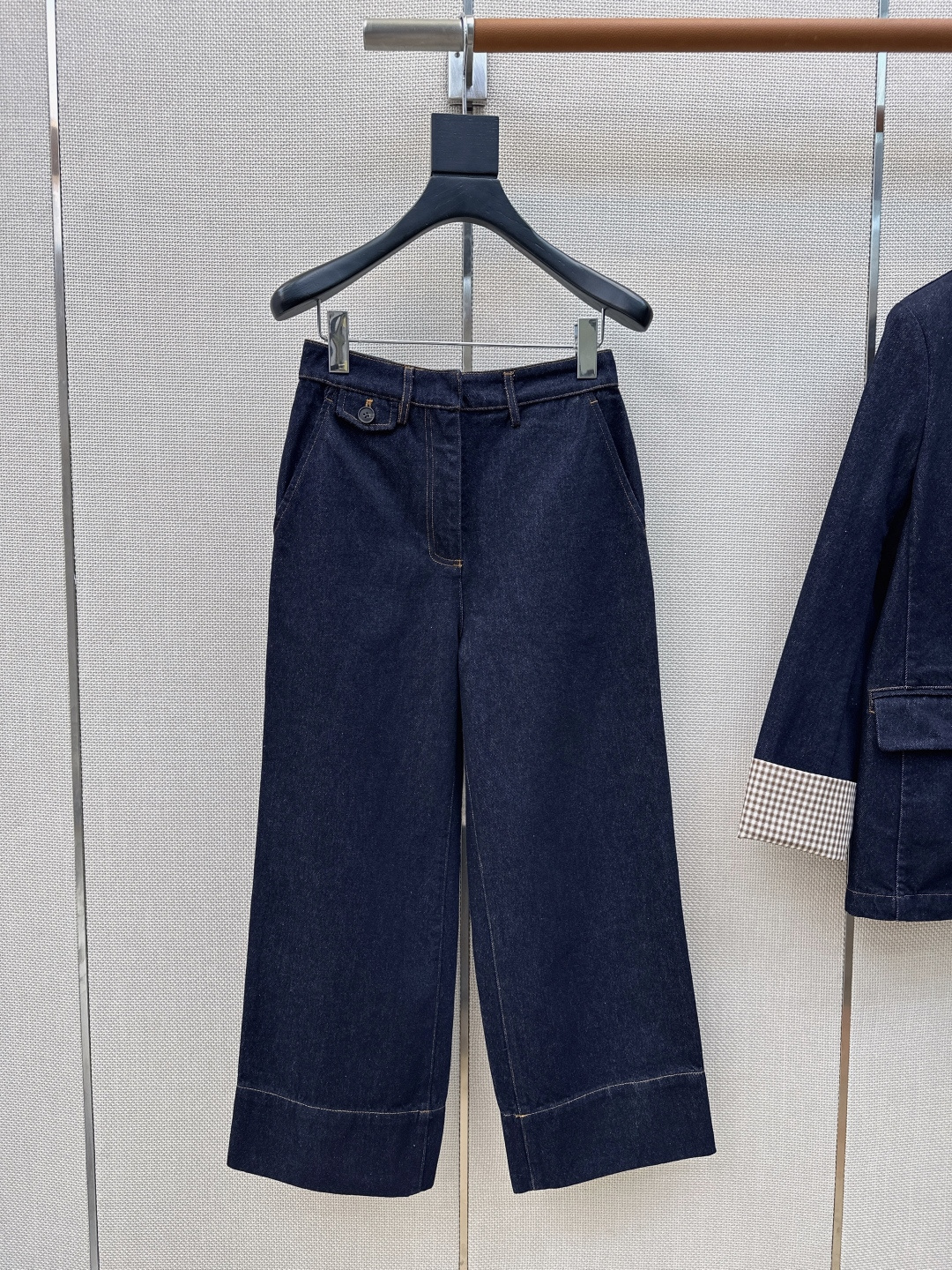 NO:744091,Exclusive first release of Bc 26Ss————The latest spring and summer original color casual work style straight nine-point pants. The copper chain decoration on the back waist is minimalist design. It is luxurious and not simple. Simple, rough and versatile. High street fashionable upper body and slimming. One color ready for sale sml (S size waist 66 hips 90 pants length 89 manual measurement error), women's clothing,19860909独家首发 Bc 26Ss————春夏最新款原色休闲工装风直筒九分裤 后腰铜链装饰极简主义设计奢华不简 简单粗暴百搭 高街时髦上身巨显瘦 一色现货发售sml（s码腰围66臀围90裤长89手工测量存在误差）,女装,,Women's clothing