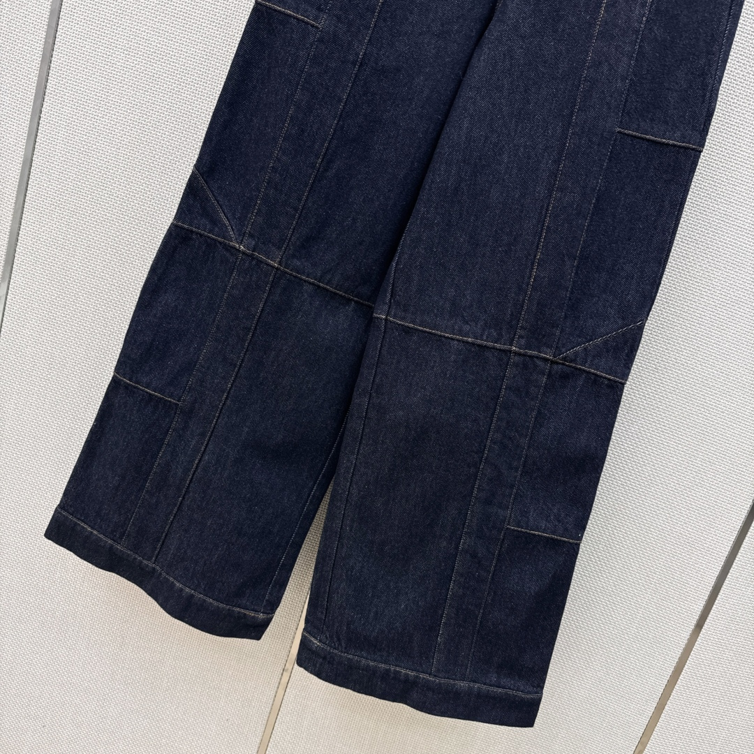 独家首发 Miu 26Ss————早春最新款帅气十足工装风休闲牛仔裤🖤进口高品质牛仔面料 挺括感很好 缪